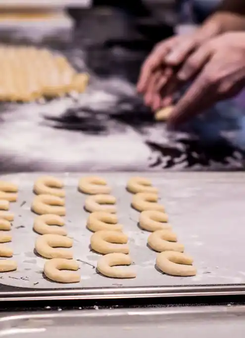 Vanillekipferl auf dem Backblech